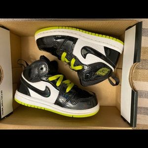 Nike Air Jordan 1 Mid SE (TD) Shoe Kid's 7C